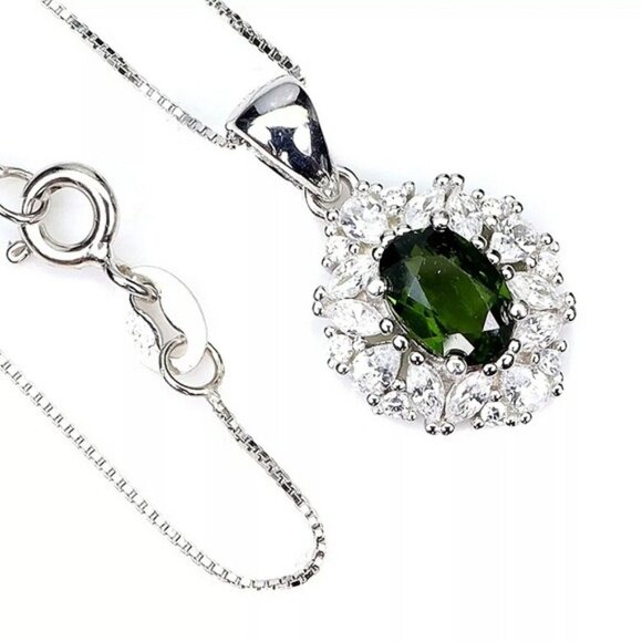 925 Sterling Silver Necklace 18" With Natural Chrome Diopside 7x5mm Gem - Picture 2 of 3